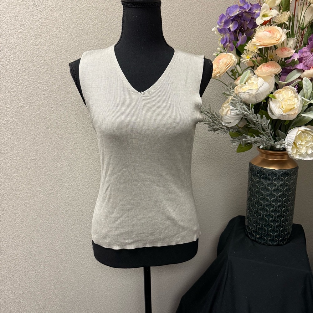 Kevo 100% Silk Sweater Vest Women’s Medium Beige Sleeveless Knit Classic